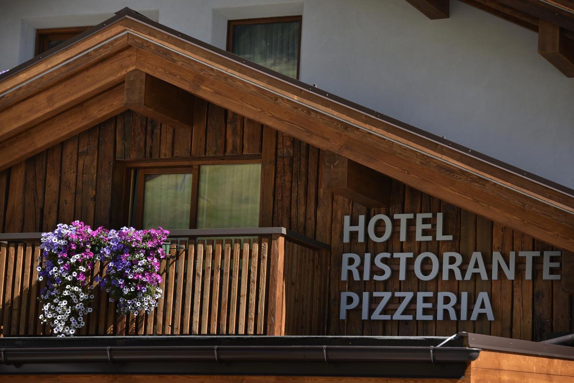Hotel Galli'S - Centro Ливиньо Экстерьер фото